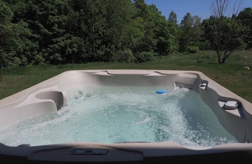 The Blue Mountains Ski Chalet | Spacious 6BR Chalet Hot Tub Mountain Views Walk to Blue Mountain Village