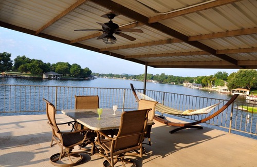 Kingsland House | Spacious 6BR Corner Lot Lakefront Home - Boat Lift & Jet Ski Ramp - Double Deck