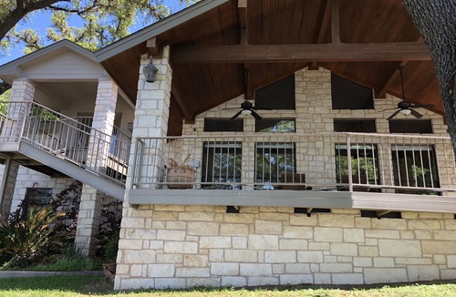 Kingsland House | Spacious 6BR Corner Lot Lakefront Home - Boat Lift & Jet Ski Ramp - Double Deck