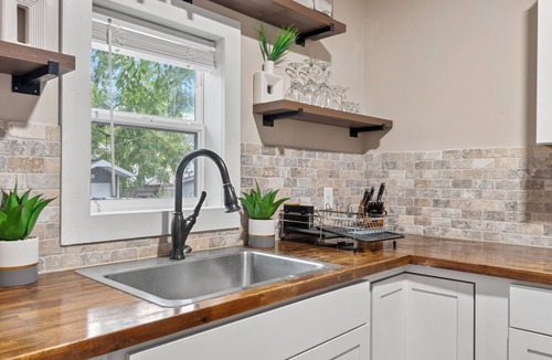 Springfield House | Spacious 6BR Getaway w/Fire Pit Sleeps 12