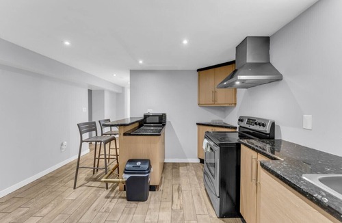 Mount Pleasant Apartment | Spacious 6BR Getaway | Sleeps 16 | Yard & Parking