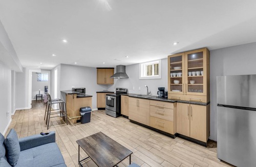 Mount Pleasant Apartment | Spacious 6BR Getaway | Sleeps 16 | Yard & Parking