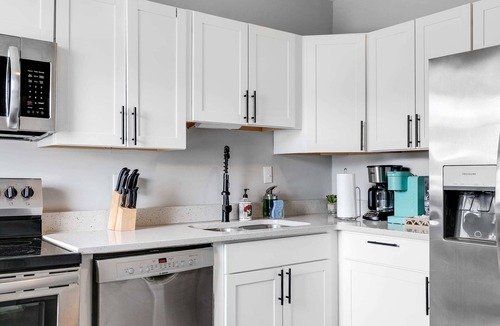 Richmond House | Spacious 6BR Home | Carytown | Sleeps Groups | Parking