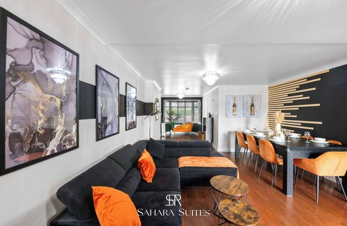 Reading House | Spacious 6BR Home | Contractors Stay | Parking