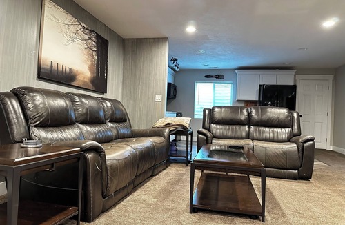 Murray House | Spacious 6BR Home w 2 Large Living Areas & 3 Bath