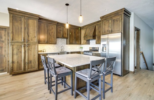Alexandria House | Spacious 6BR Lake Victoria Retreat w/Private Dock