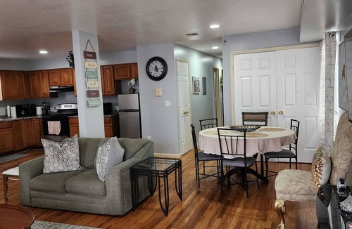 Newark Apartment | ♥ Spacious 6BR Newark Retreat Near NYC, EWR & Free Parking