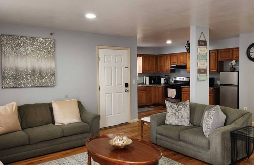 Newark Apartment | ♥ Spacious 6BR Newark Retreat Near NYC, EWR & Free Parking