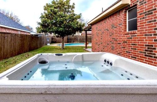 Sachse House | Spacious 6BR Pool Hot Tub & Game Room