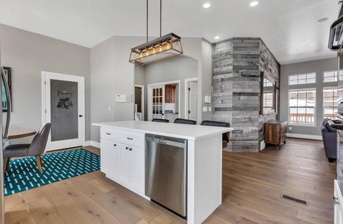 Mountain Green House | Spacious 6BR Retreat w/Panoramic Views + 2 Kitchens