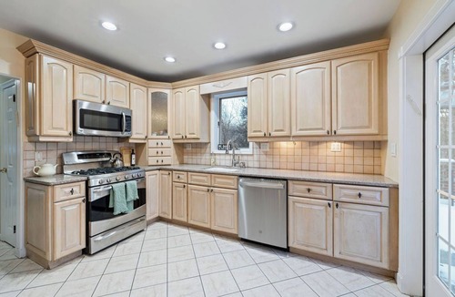 Stony Point House | Spacious 6BR Retreat w/Ballroom, Fire Pit & Huge Yard!