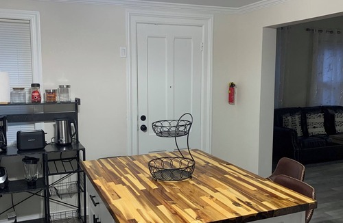 Rochester House | Spacious 6BR Retreat Near Downtown, Hospitals & Colleges