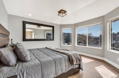Mountain Green Apartment | Spacious 6BR Retreat w Panoramic Views
