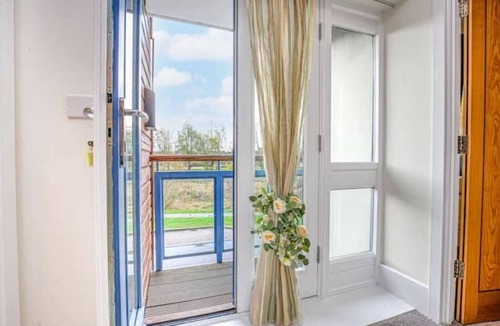 Newport Pagnell House | Spacious 6BR Stay Sleeps 9 Contractor-Friendly 10% OFF