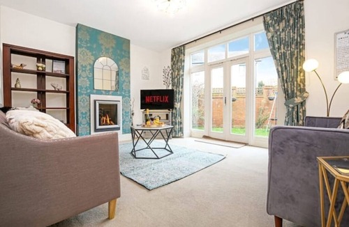 Newport Pagnell House | Spacious 6BR Stay Sleeps 9 Contractor-Friendly 10% OFF