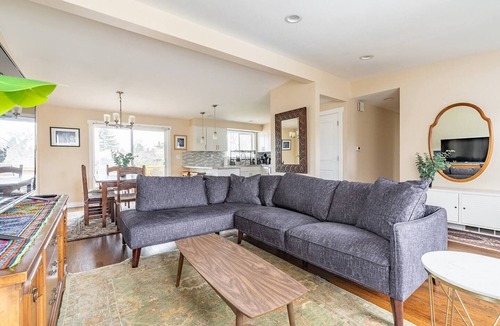 Brighton House | Spacious 6BR w/Game Room – Ideal for Groups