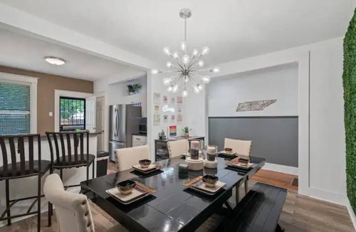 Midtown House | Spacious 7 bed duplex with two firepits & pool table, 10 minutes from Beale St.
