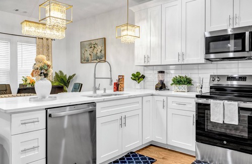 Atlanta House | Spacious 7-Bed Modern Home near Downtown with Fireplace