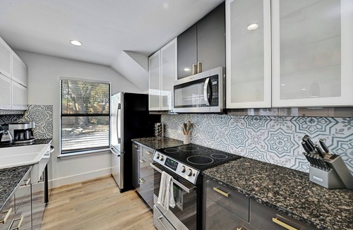 Austin House | Spacious 7-Bedroom Compound w 2 Large POOLS, Fire-pit, Grill & fully-fenced yard