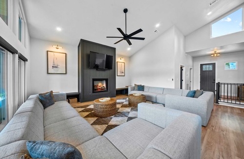 Hot Springs House | Spacious 7-bedroom house with Pool in beautiful Hot Springs