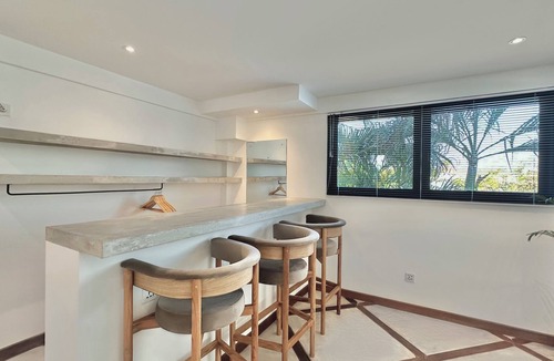 Batu Bolong Villa | Spacious 7-bedroom villa in Canggu: Private chef, Pool, Movie theater