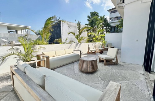 Batu Bolong Villa | Spacious 7-bedroom villa in Canggu: Private chef, Pool, Movie theater