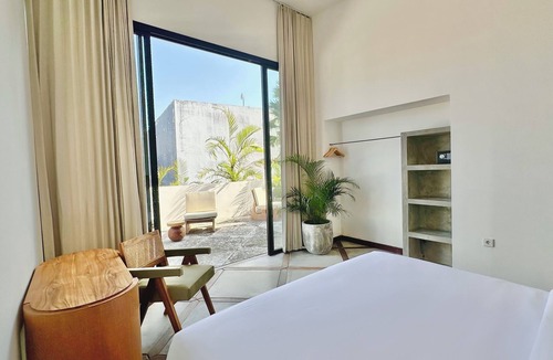 Batu Bolong Villa | Spacious 7-bedroom villa in Canggu: Private chef, Pool, Movie theater