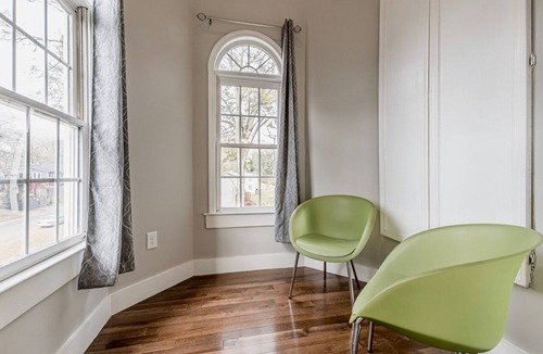 West End House | Spacious 7-BR for 16 people w/driveway