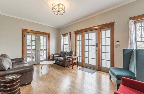 West End House | Spacious 7-BR for 16 people w/driveway