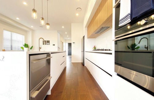 Flat Bush House | Spacious 7 BRs & 4.5 BHs house on Longhorn Drive