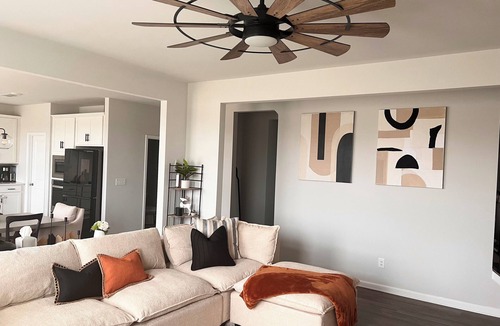McDonough House | Spacious 7bedroom house in McDonough with Pool, WiFi, fitness room, and theater