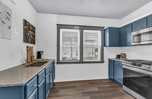 Buffalo House | Spacious 7BR Arcade WiFi FreeParking 3King Sleep 19