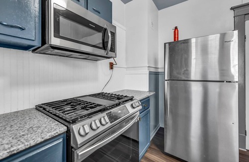 Buffalo House | Spacious 7BR Arcade WiFi FreeParking 3King Sleep 19