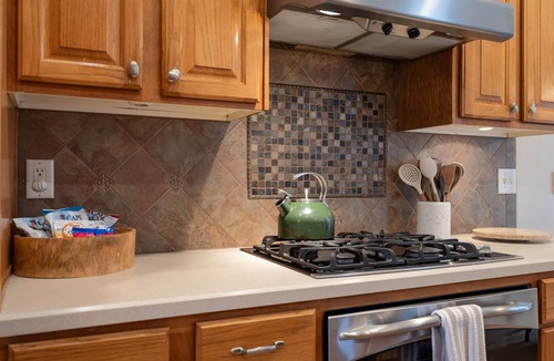 Woodstock House | Spacious 7BR for 12 | Private BKYD & New Amenities