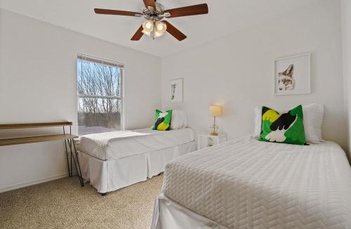 Manor Apartment | Spacious 8-Bed Home Near Tesla & Samsung Plants
