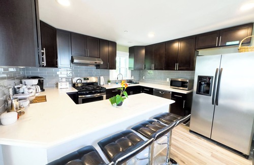 Tarrytown House | Spacious 8-bedroom house in beautiful Sleepy Hollow with AC