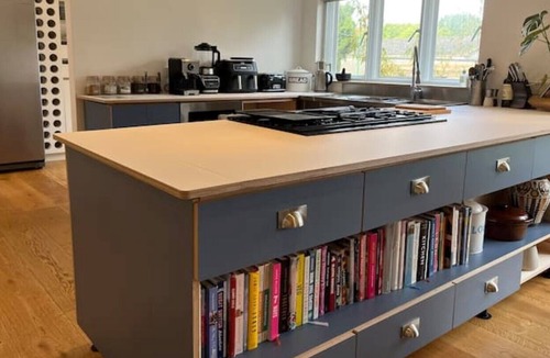 Eccles House | Spacious 8 bedroom house with fireplace