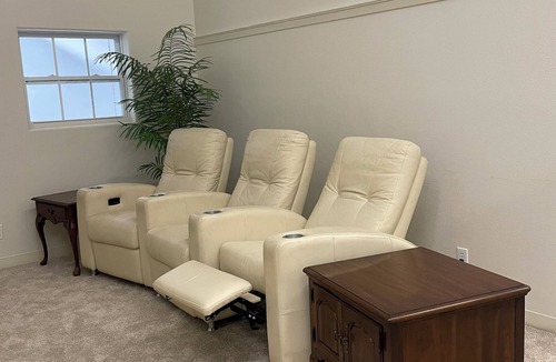 Anahuac House | Spacious 8-bedroom house with AC in excellent Anahuac