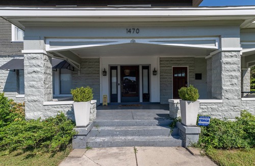 Central Gardens House | Spacious 8-bedroom house in charming midtown, WiFi, game rooms, fitness center