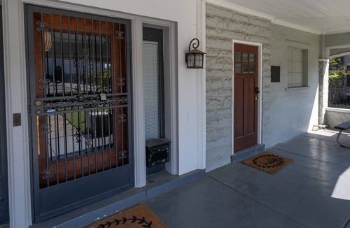 Central Gardens House | Spacious 8-bedroom house in charming midtown, WiFi, game rooms, fitness center