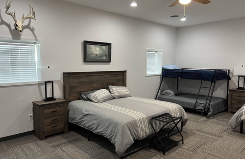 Ellis County Cabin | Spacious 8 Bedroom Lodge