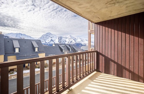 Germ Apartment | "Spacious 8-Person Apartment Near Peyragudes Slopes with Balcony & Free Parking"