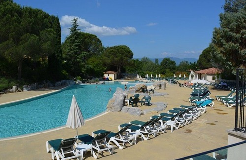 Rouret House | Spacious 8-Person Duplex: Terrace, 3 Bedrooms, Pet-Friendly, Parking, Daily Arrivals