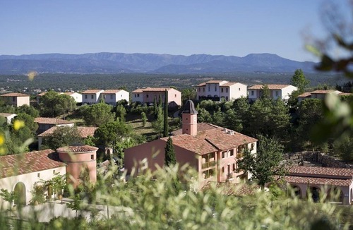 Rouret House | Spacious 8-Person Duplex: Terrace, 3 Bedrooms, Pet-Friendly, Parking, Daily Arrivals