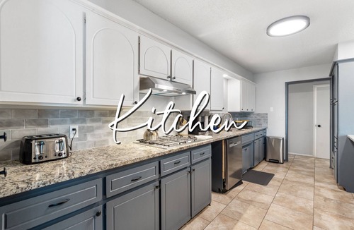 Central Oklahoma City House | Spacious 8BR Modern Retreat Pool Table RV