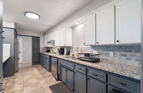 Central Oklahoma City House | Spacious 8BR Modern Retreat Pool Table RV