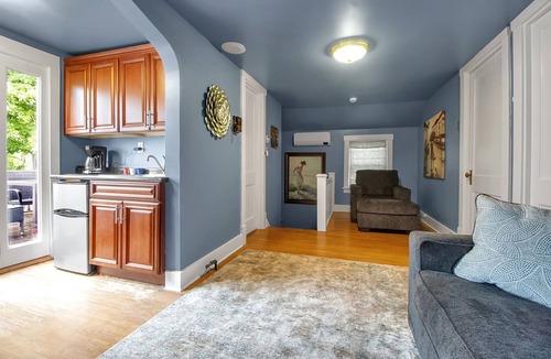 Lake Erie Beach House | Spacious 9-bedroom house in marvelous Angola on the Lake with AC