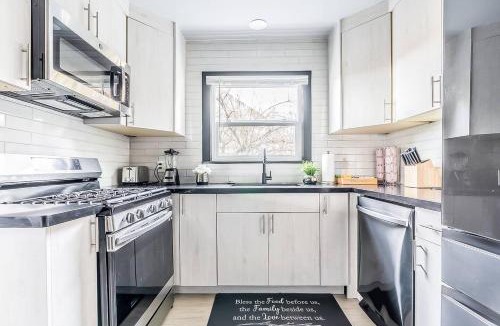 West Woodland House | Spacious 9BR Ballard Craftsman perfect for groups