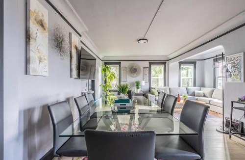 West Woodland House | Spacious 9BR Ballard Craftsman perfect for groups