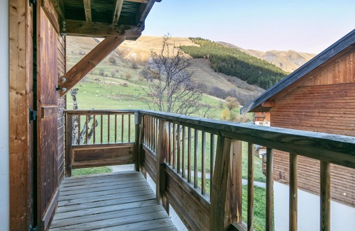 Saint-Sorlin-d'Arves Apartment | Spacious apt 7 ppl, mountain view balcony